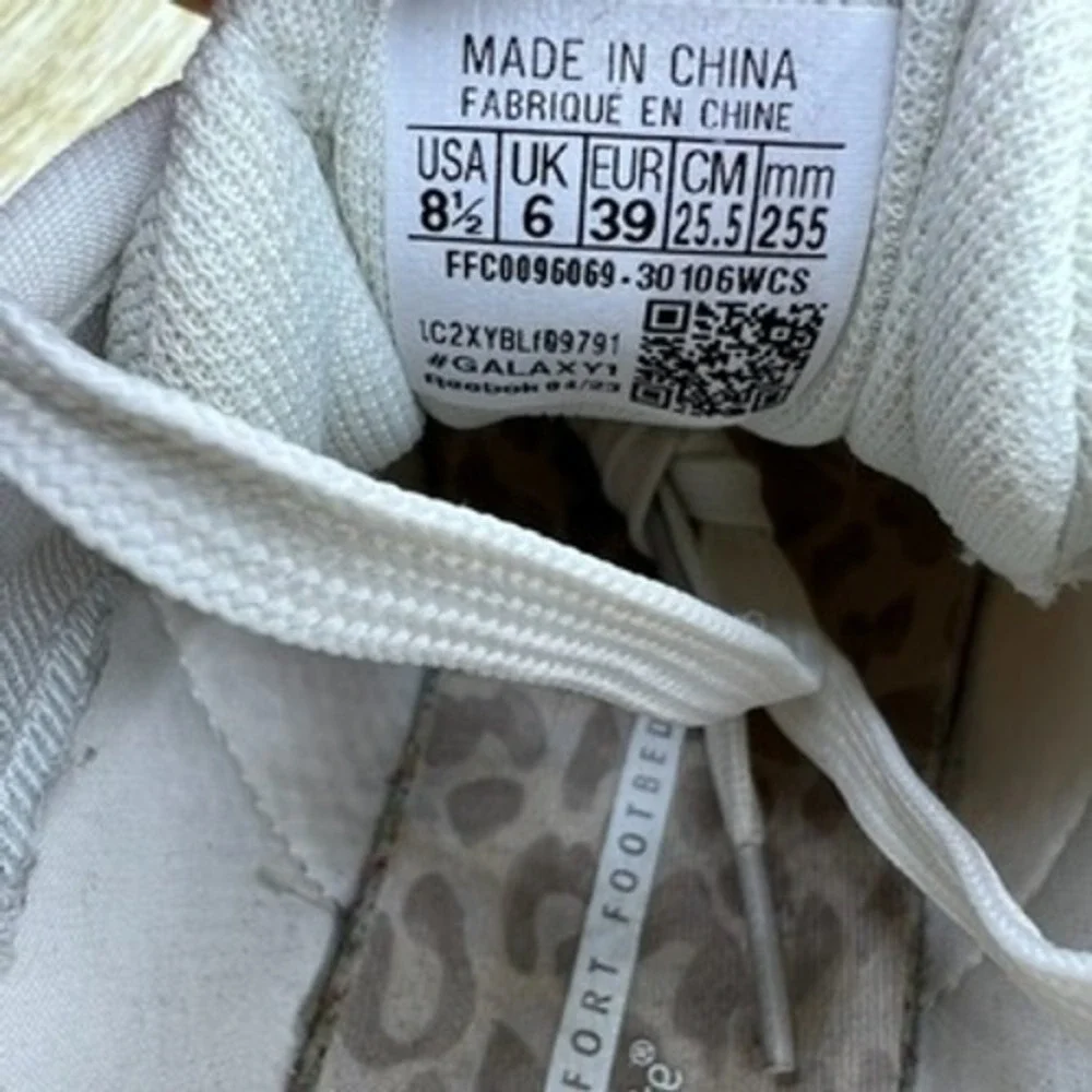 Reebok Zig‎ Dynamica Women's Size 8.5 Athletic Shoes White Gum Sole Sneakers